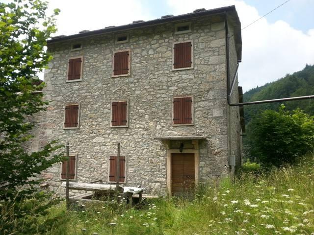 Rustico / Casale in vendita a Bosco Chiesanuova VR