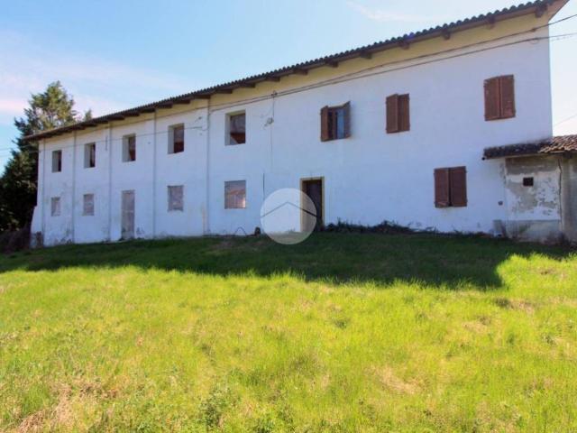 Rustico / Casale in vendita a Baldissero d'Alba CN