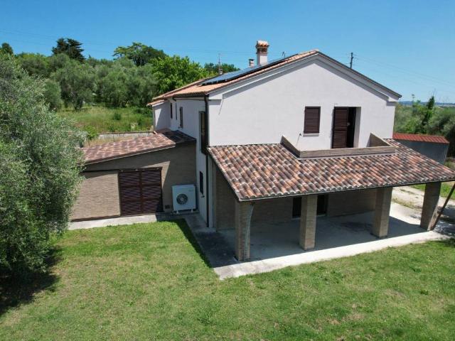 Rustico / Casale in vendita a Barbara AN
