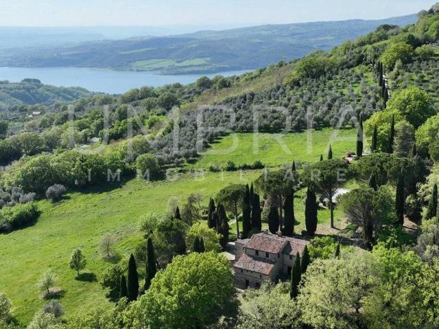 Rustico / Casale in vendita a Baschi TR
