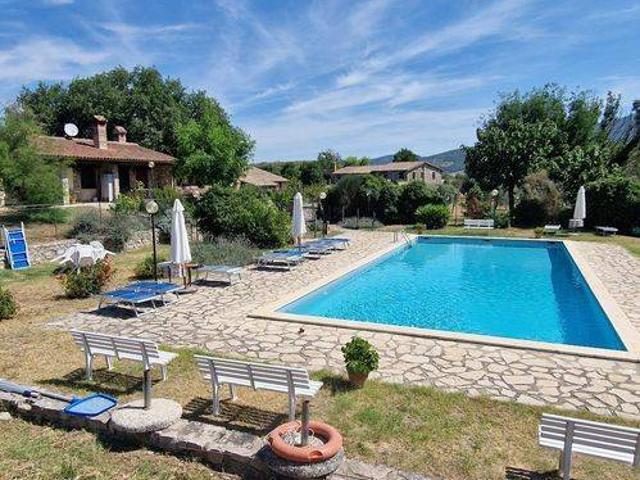 Rustico / Casale in vendita a Baschi TR