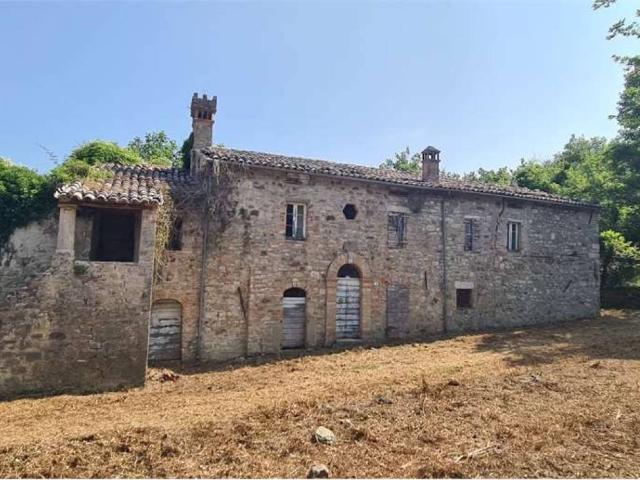 Rustico / Casale in vendita a Baschi TR