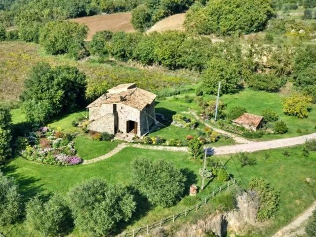 Rustico / Casale in vendita a Baschi TR