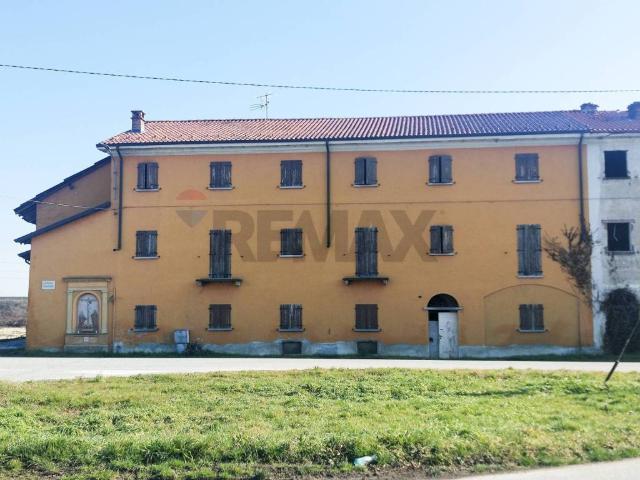 Rustico / Casale in vendita a Bellinzago Novarese NO