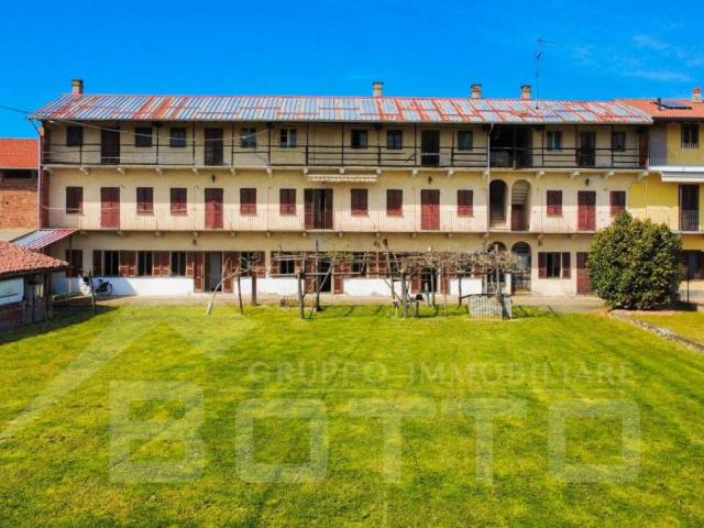Rustico / Casale in vendita a Bellinzago Novarese NO