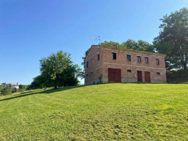 Rustico / Casale in vendita a Belvedere Ostrense AN