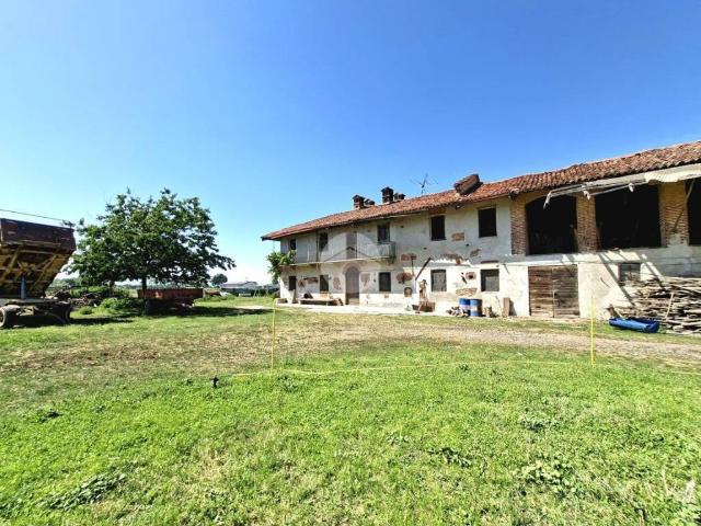 Rustico / Casale in vendita a Bra CN