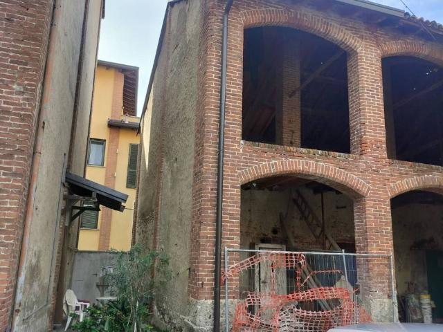 Rustico / Casale in vendita a Bregnano CO
