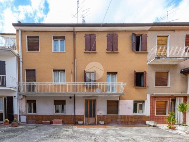 Rustico / Casale in vendita a Bussolengo VR