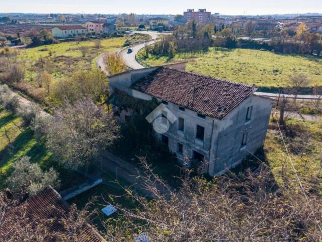 Rustico / Casale in vendita a Bussolengo VR
