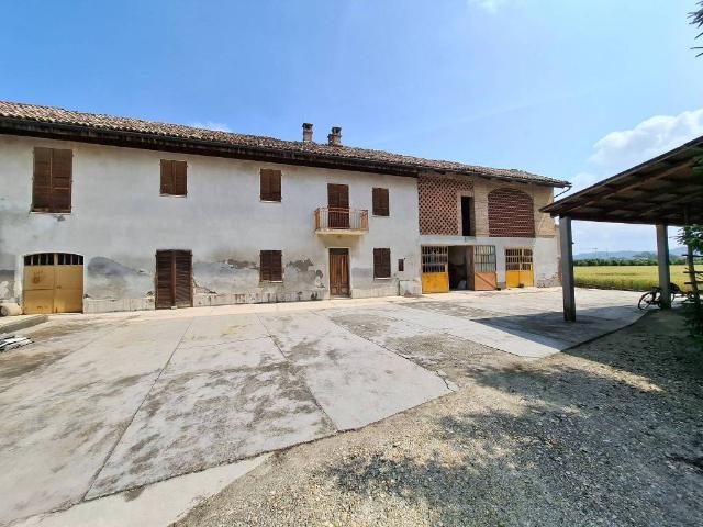 Rustico / Casale in vendita a Govone CN