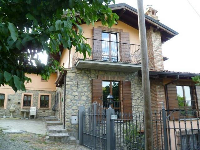 Rustico / Casale in vendita a Godiasco Salice Terme PV