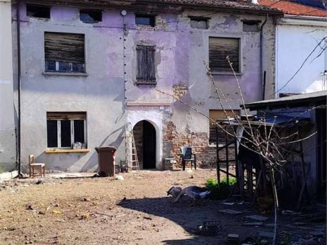 Rustico / Casale in vendita a Gazzuolo MN