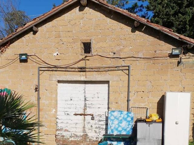 Rustico / Casale in vendita a Gallicano nel Lazio RM