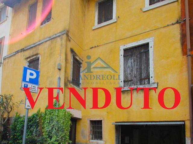 Rustico / Casale in vendita a Garda VR