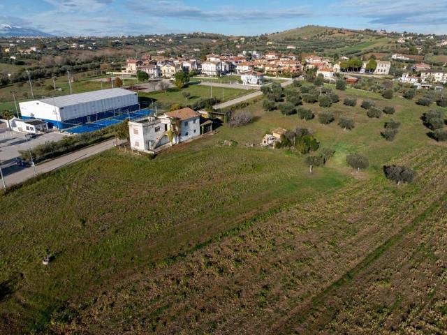 Rustico / Casale in vendita a Giulianova TE