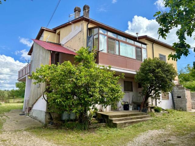 Rustico / Casale in vendita a Giulianova TE