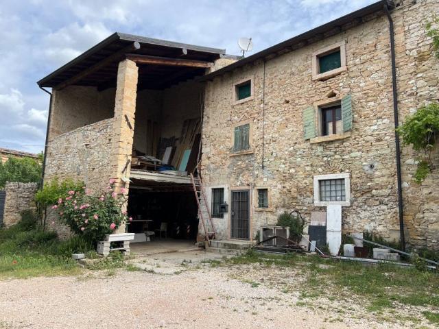 Rustico / Casale in vendita a Grezzana VR