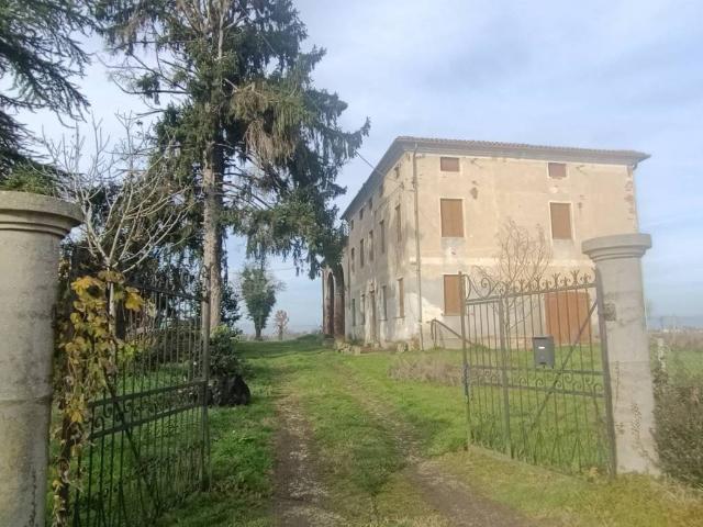 Rustico / Casale in vendita a Grisignano di Zocco VI