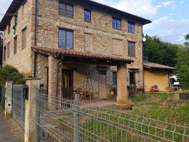 Rustico / Casale in vendita a Gropparello PC