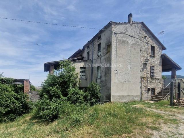 Rustico / Casale in vendita a Gropparello PC