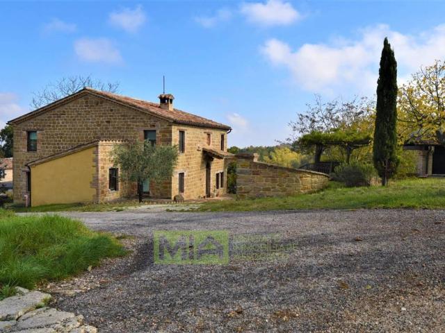 Rustico / Casale in vendita a Gualdo MC