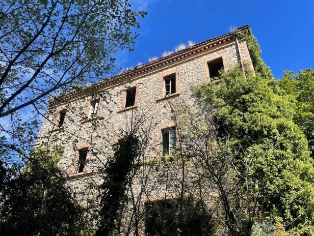 Rustico / Casale in vendita a Gualdo Cattaneo PG