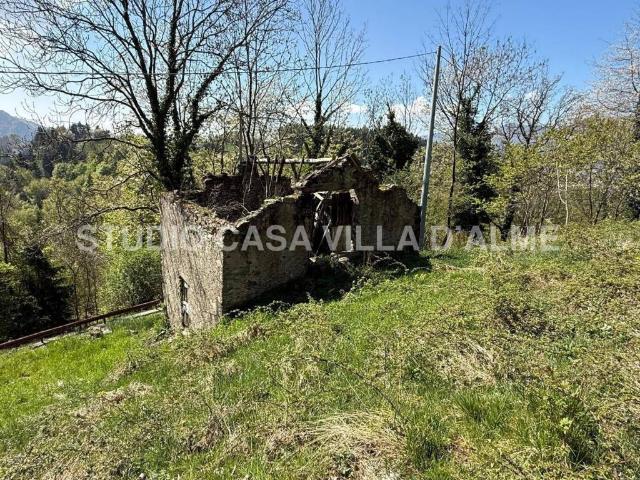 Rustico / Casale in vendita a Dossena BG