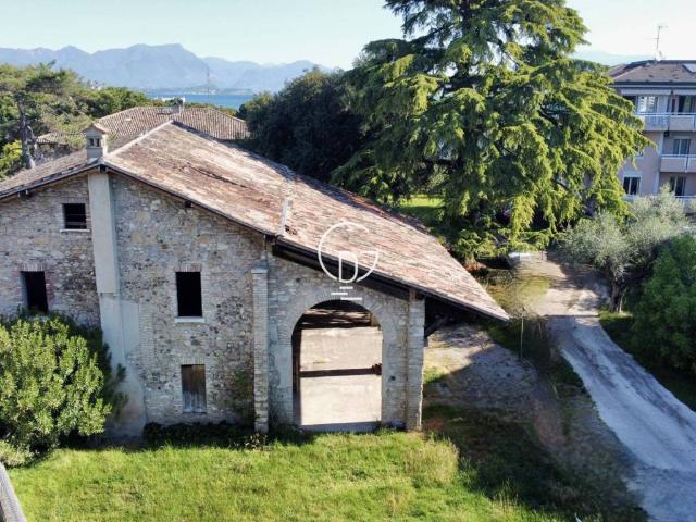 Rustico / Casale in vendita a Desenzano del Garda BS