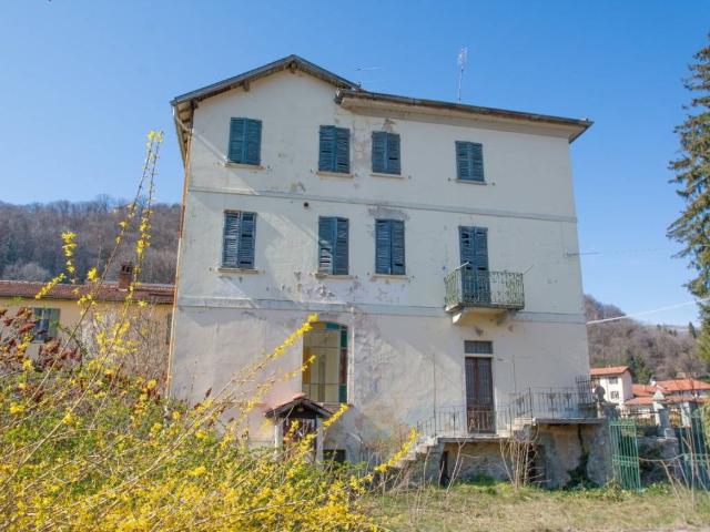 Rustico / Casale in vendita a Dumenza VA