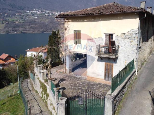 Rustico / Casale in vendita a Endine Gaiano BG