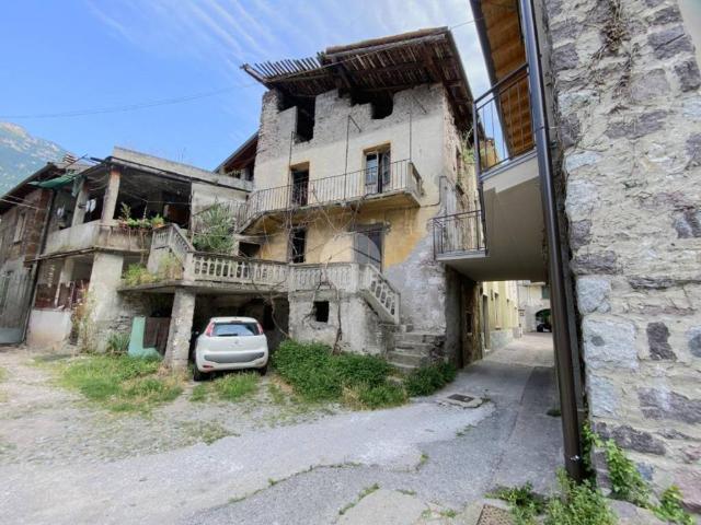 Rustico / Casale in vendita a Esine BS