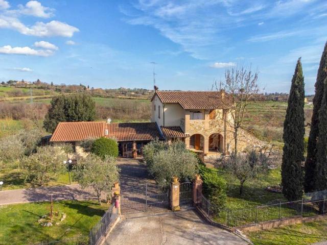 Rustico / Casale in vendita a Foiano della Chiana AR