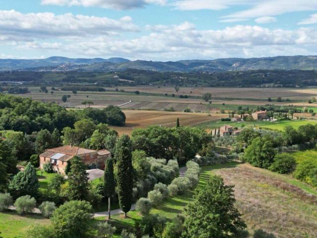 Rustico / Casale in vendita a Foiano della Chiana AR