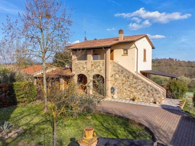 Rustico / Casale in vendita a Foiano della Chiana AR