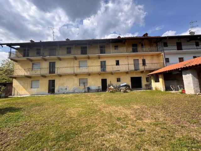 Rustico / Casale in vendita a Fontaneto d'Agogna NO