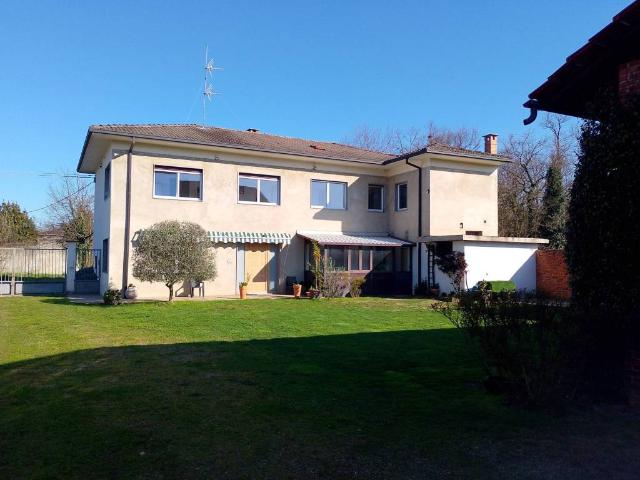 Rustico / Casale in vendita a Fontaneto d'Agogna NO