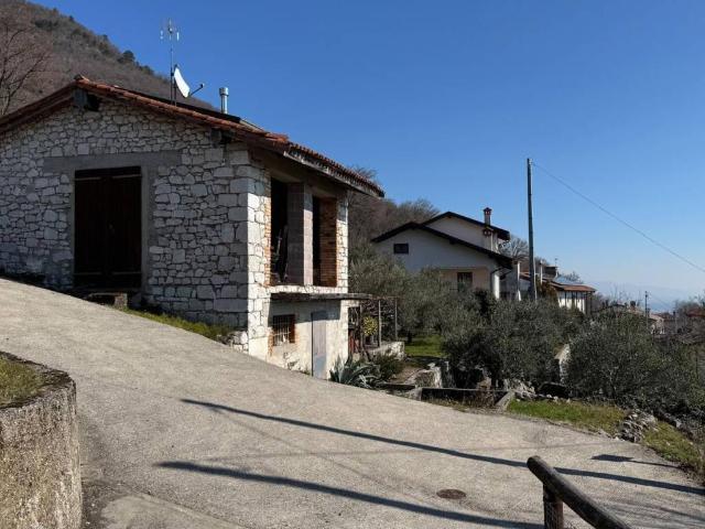 Rustico / Casale in vendita a Forgaria nel Friuli UD