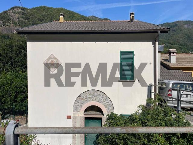 Rustico / Casale in vendita a Favale di Malvaro GE