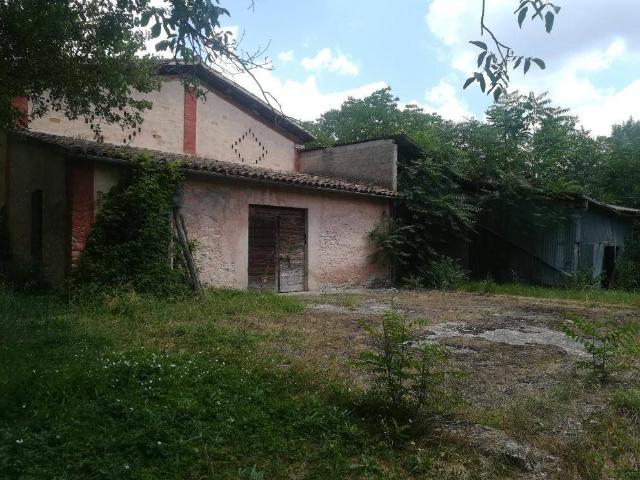 Rustico / Casale in vendita a Fabriano AN