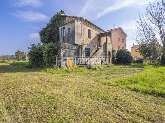 Rustico / Casale in vendita a Falconara Marittima AN