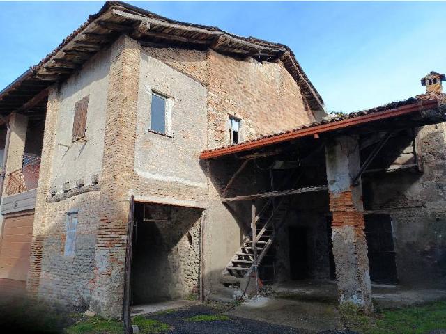 Rustico / Casale in vendita a Faloppio CO
