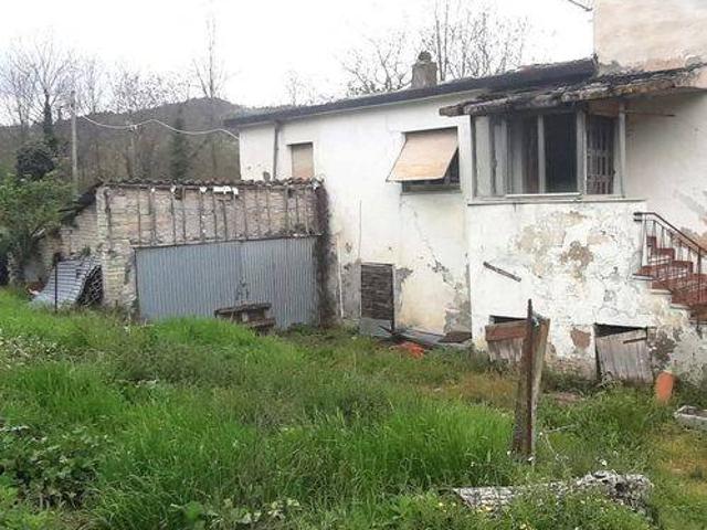 Rustico / Casale in vendita a Fermignano PU