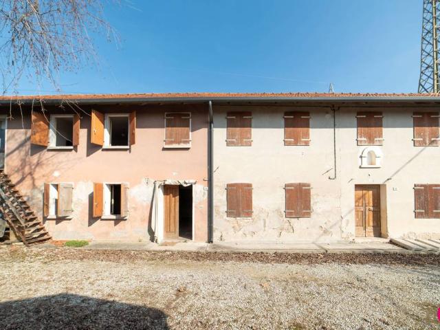 Rustico / Casale in vendita a Fiume Veneto PN