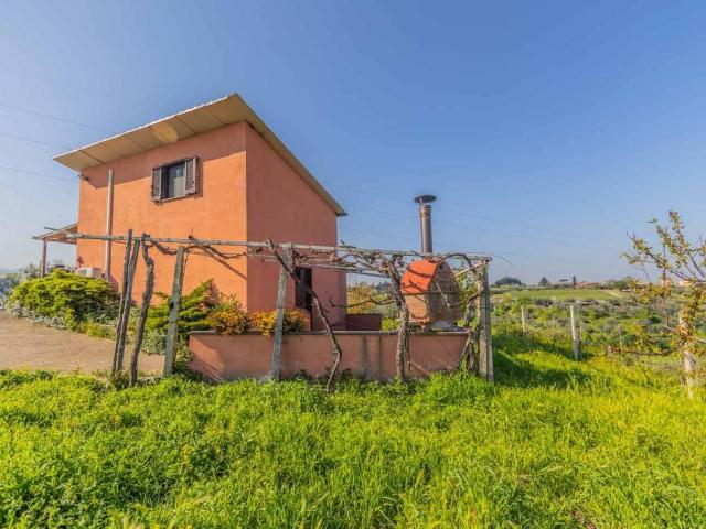 Rustico / Casale in vendita a Frascati RM
