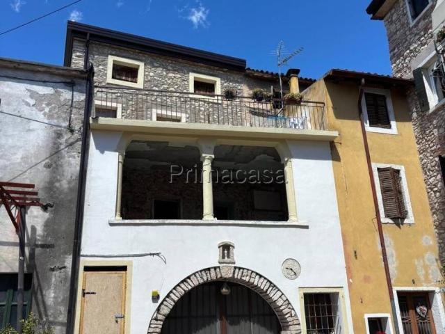 Rustico / Casale in vendita a Fumane VR