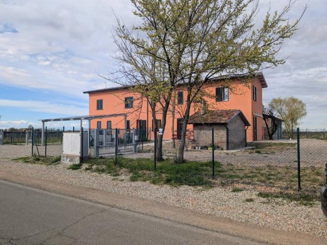 Rustico / Casale in vendita a Imola BO