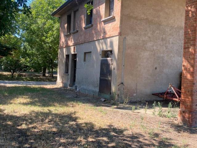 Rustico / Casale in vendita a Imola BO