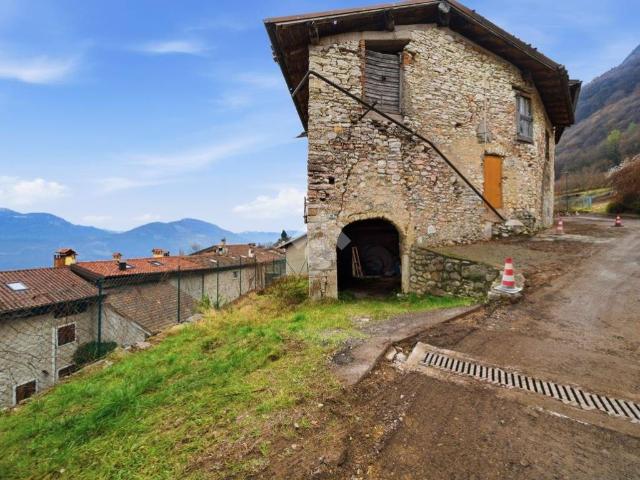 Rustico / Casale in vendita a Isera TN