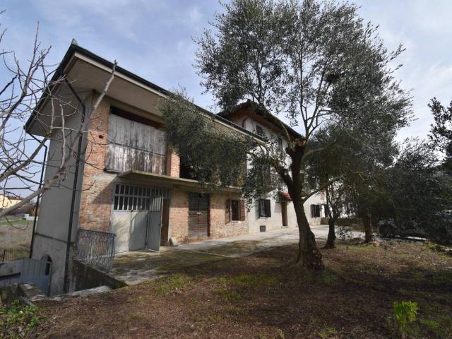 Rustico / Casale in vendita a Isola d'Asti AT